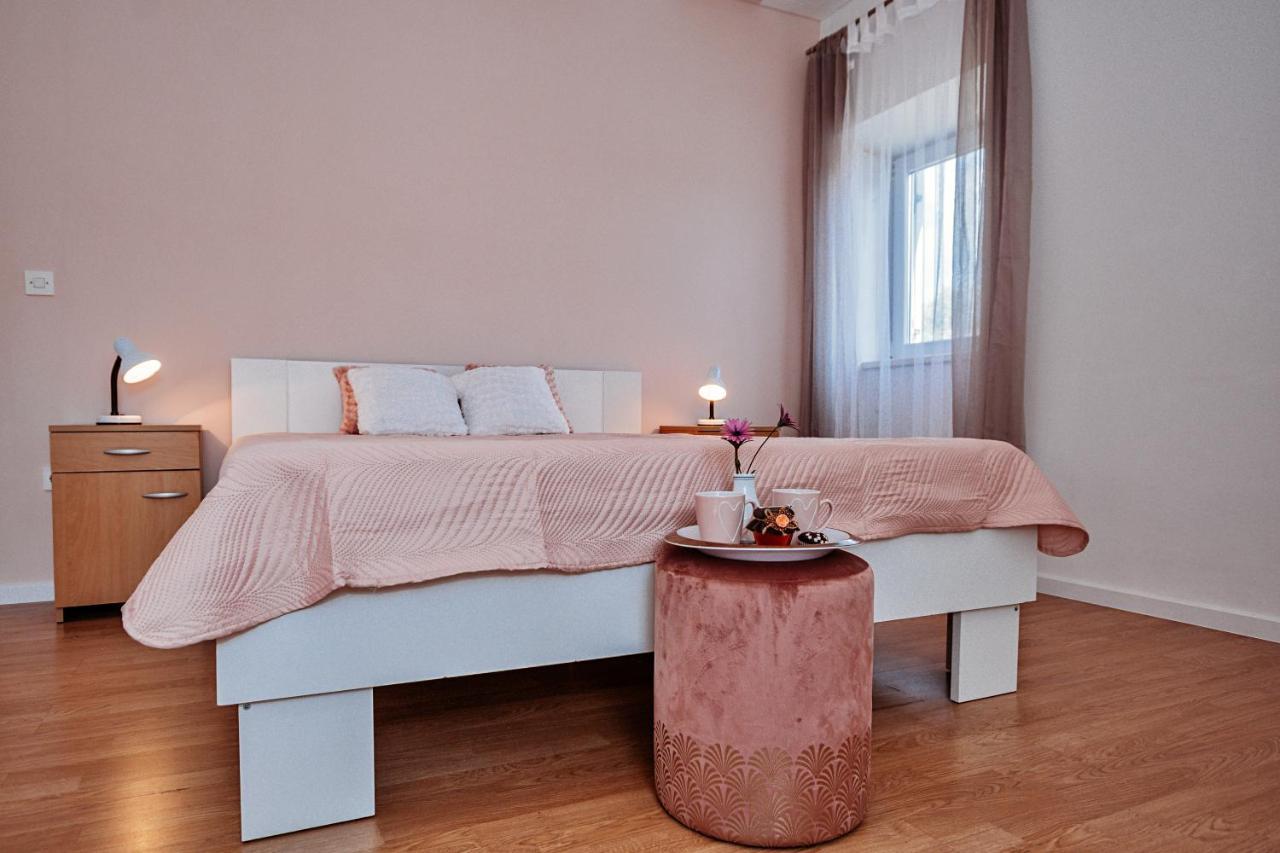 Rooms Emilija Božava エクステリア 写真